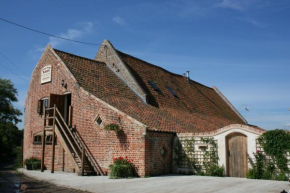 Гостиница Camps Heath Barn  Лоустофт